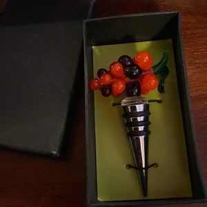 Beautiful new wine stopper. In cute gift box